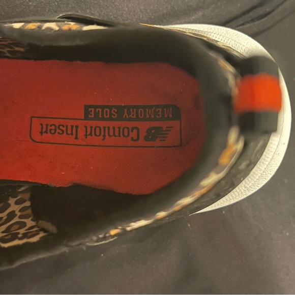 New Balance like new tennis shoe - Picture 7 of 8